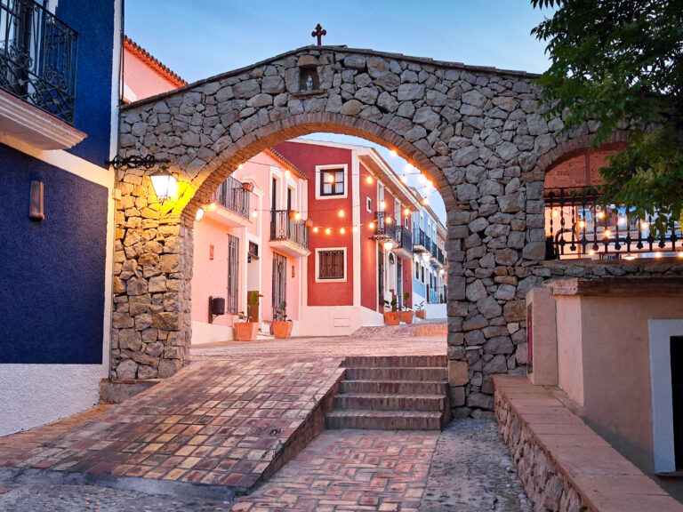 Occidental Pueblo Acantilado Entrada